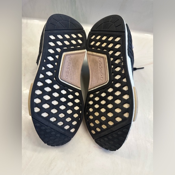 Women’s Adidas Nmd R1 - Picture 4 of 8